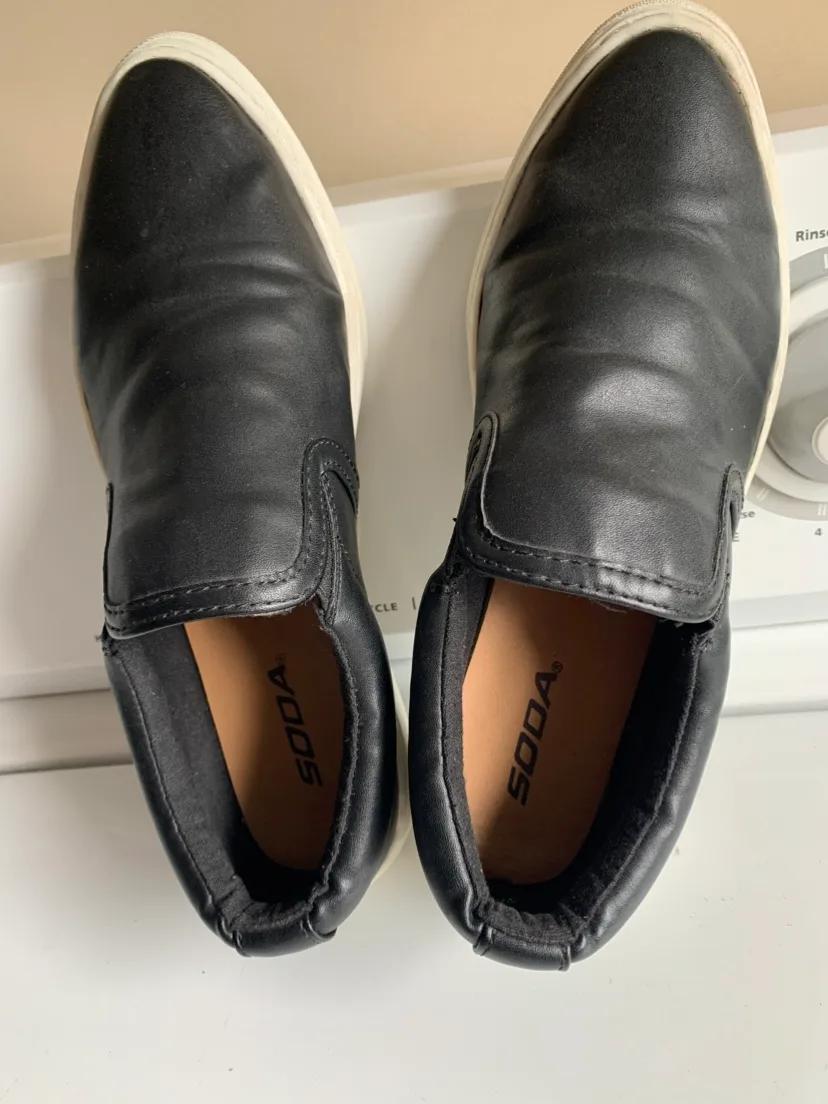 Soda Woman’s sneakers size 8. image indicator(3)