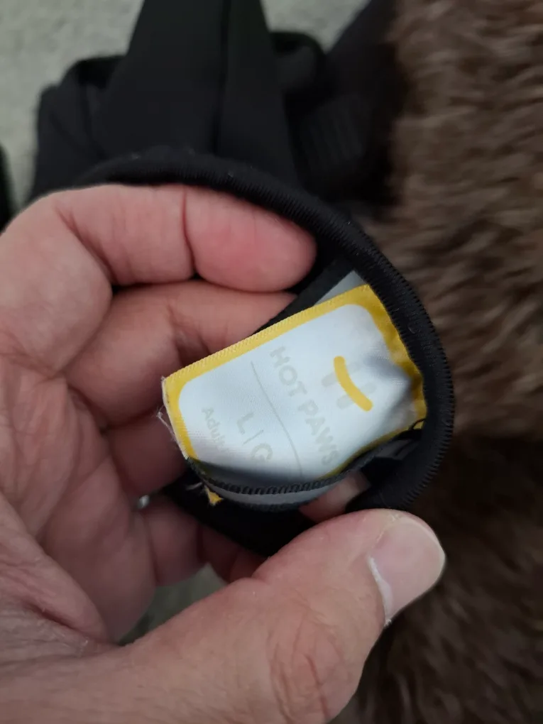 Winter Hat and Gloves Set image indicator(3)