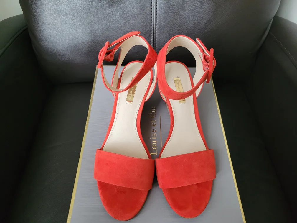 Wedge Sandals Size 7.5 | Louise et Cie image indicator(5)