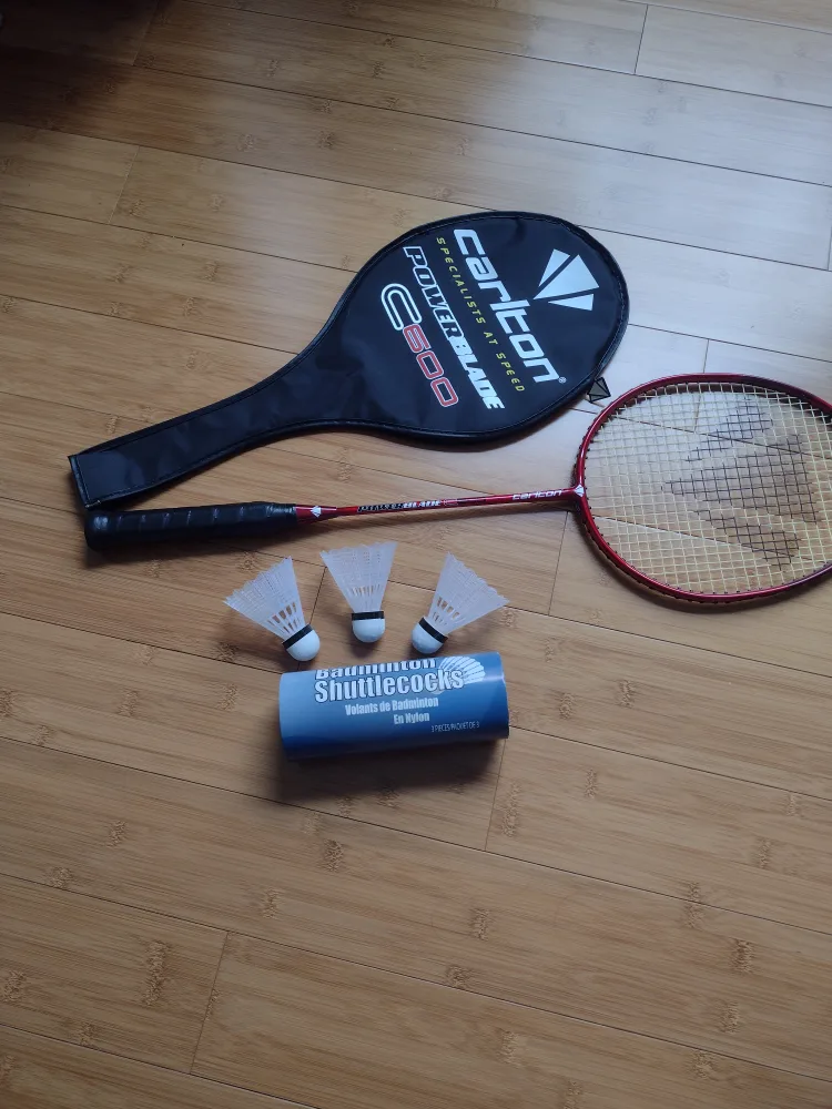 Carlton Badminton Racket X3 Shuttlecocks thumbnail