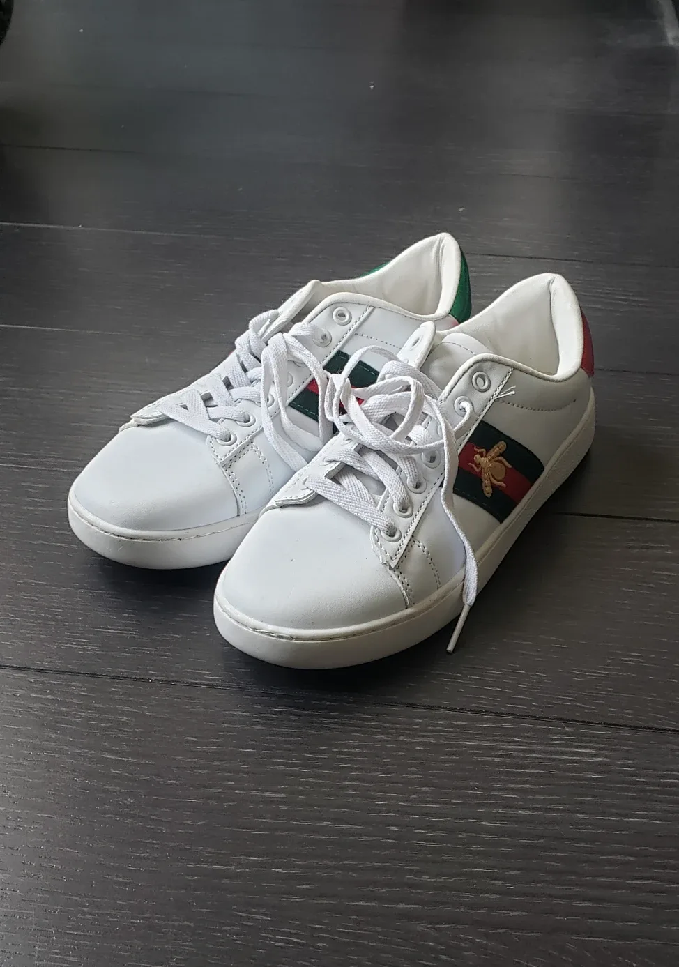 Gucci Ace Sneakers w iconic Bee - Size 37 image indicator(2)