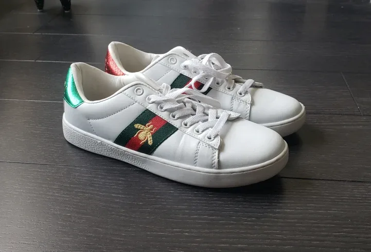 Gucci Ace Sneakers w iconic Bee - Size 37 image indicator(4)