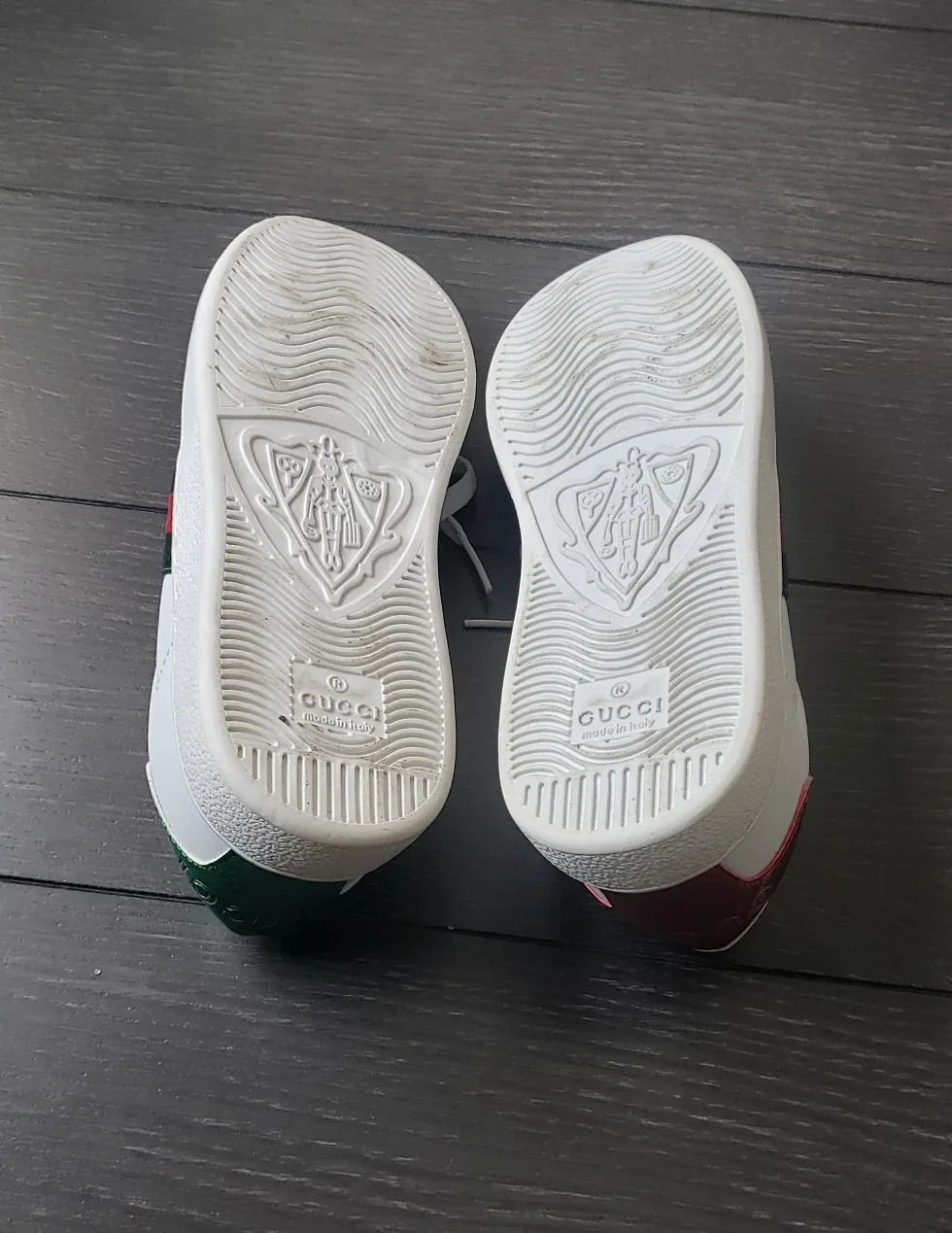 Gucci Ace Sneakers w iconic Bee - Size 37 image indicator(5)