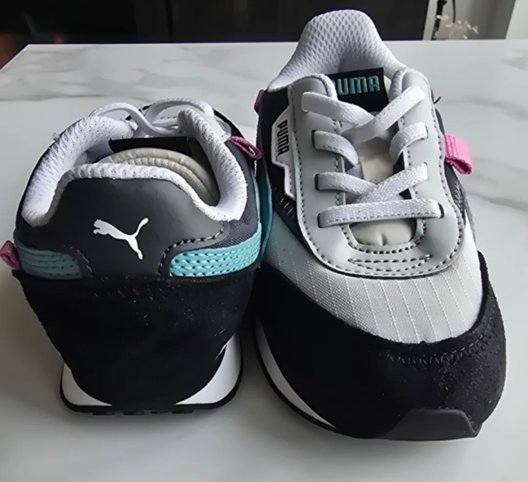 Puma Kids' Sneakers - like new condition image indicator(4)