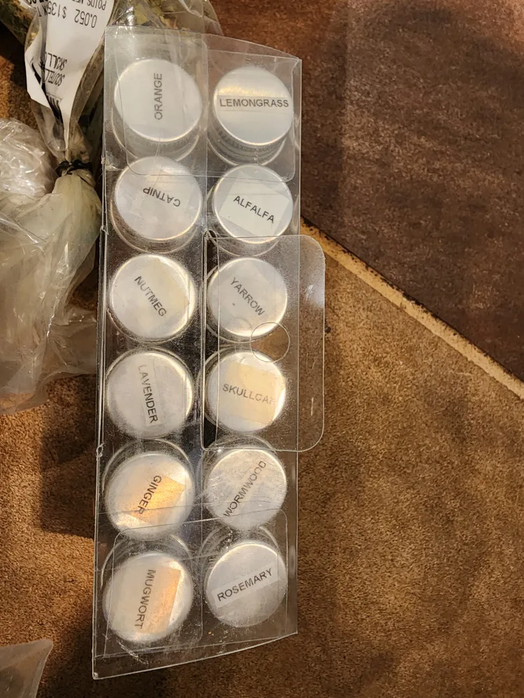 Various Dried Herbs and Spices image indicator(2)