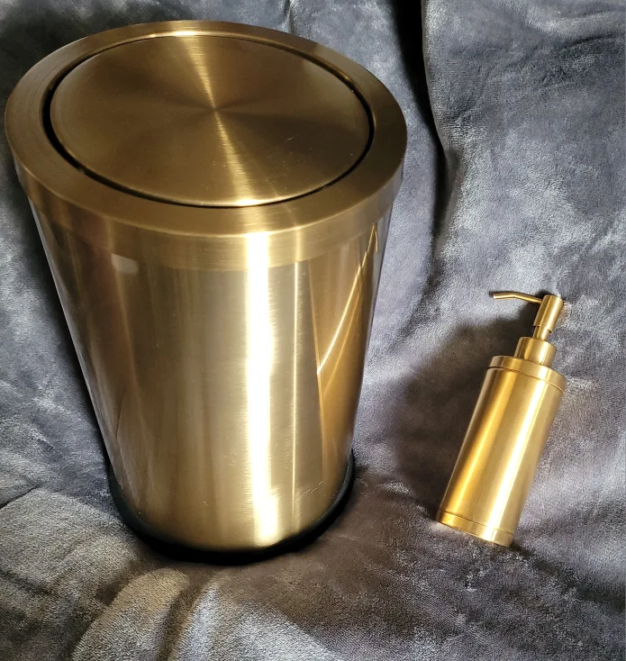 Gold-Toned Stainless Steel Bathroom Set image indicator(3)