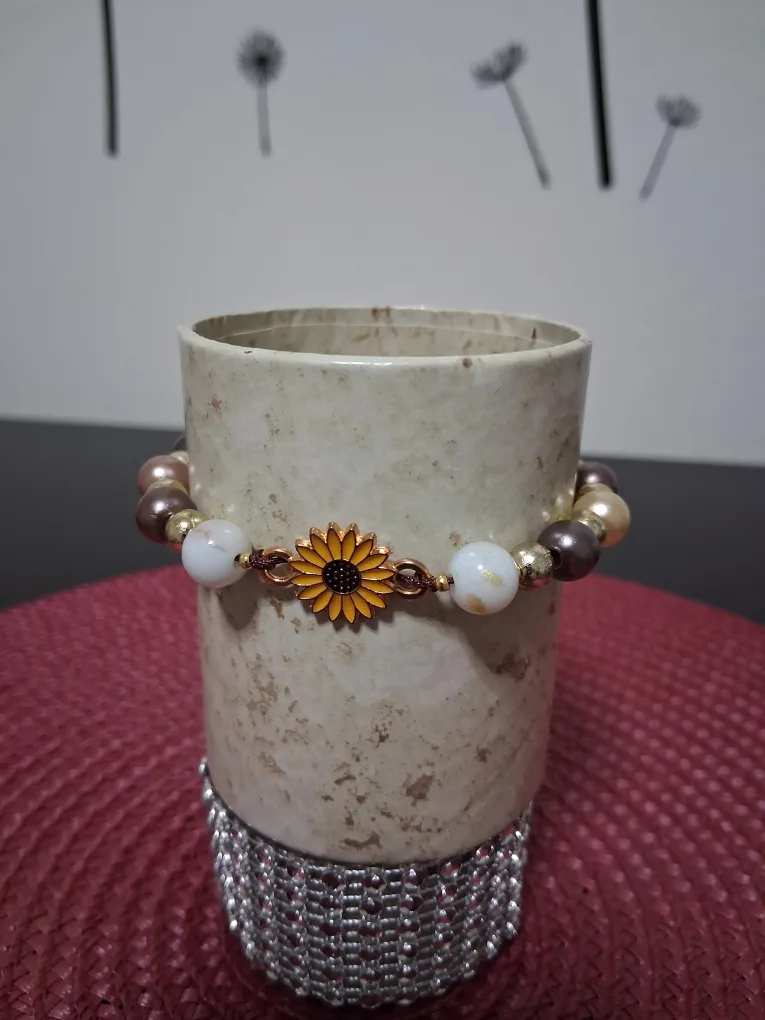 Macrame Sunflower Bracelet thumbnail