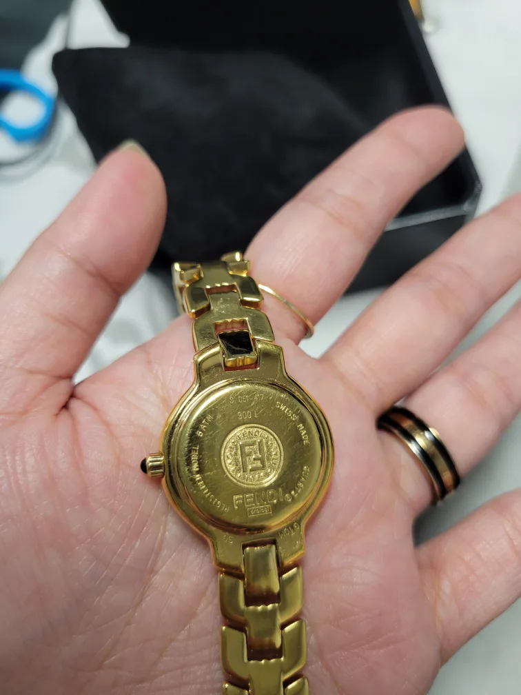 Fendi Gold Watch image indicator(6)