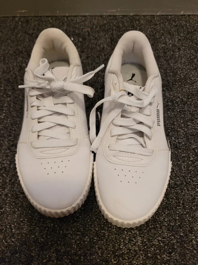 Puma Carina White Sneakers - Size 5 (Youth) image indicator(3)