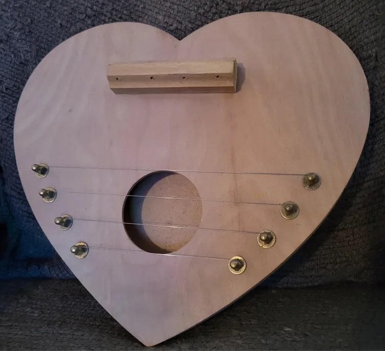 ‼️TOSS ALERT‼️Heart-Shaped Wooden Stringed Instrument image indicator(3)