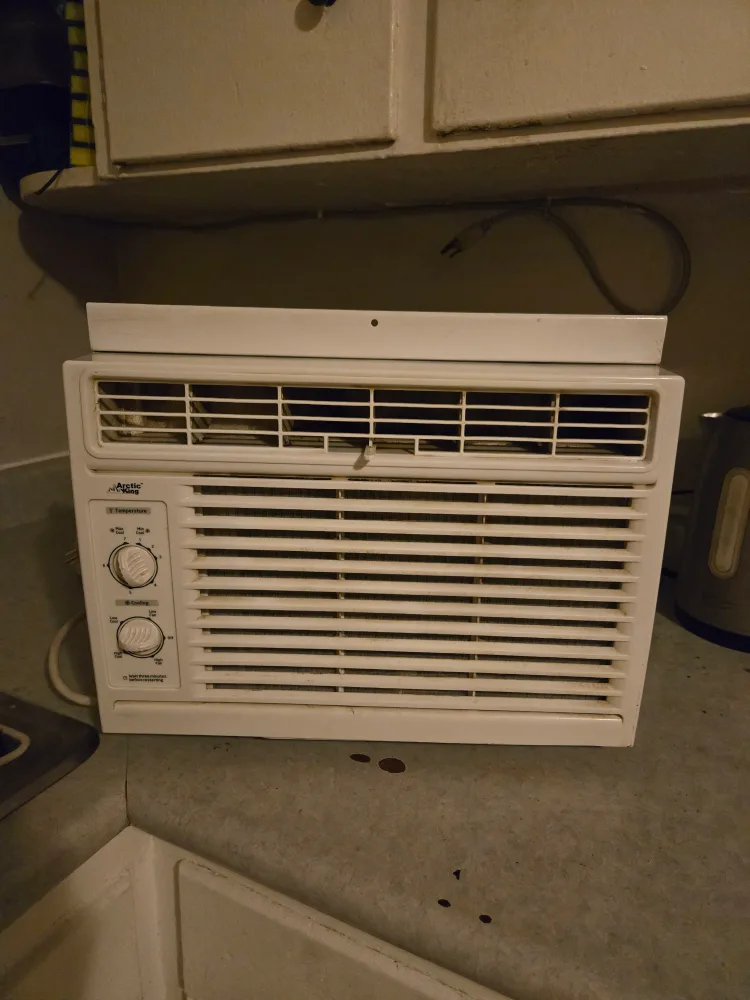 Arctic King Window Air Conditioner 5050 BTU (Like New) thumbnail