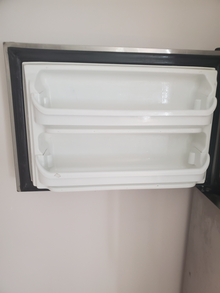 Frigidaire Fridge - Great for Small Spaces - photo 5