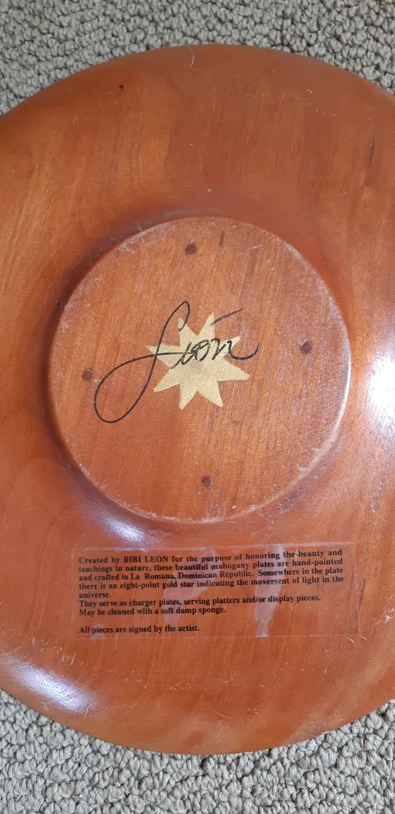 Hand-painted Mahogany Plate with Fish Design image indicator(2)