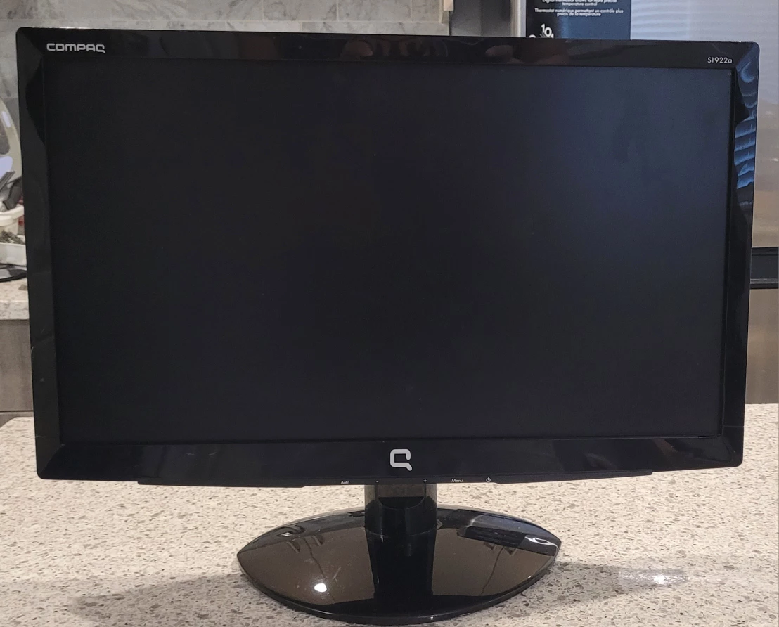 Compaq S1922a 18.5" LCD Monitor with Cables