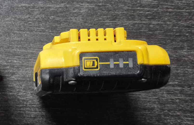 DEWALT Battery Pack 20V DCB207 2AH - photo 4