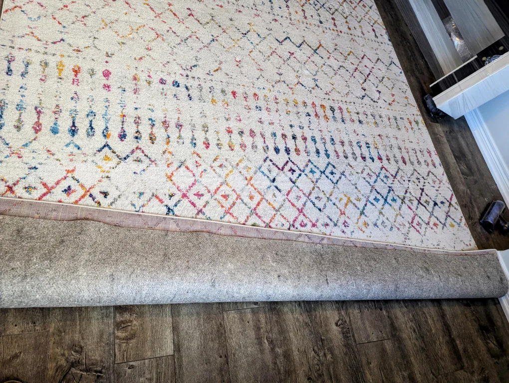 Nuloom Moroccan style area rug 8' x 11' with rug pad image indicator(2)