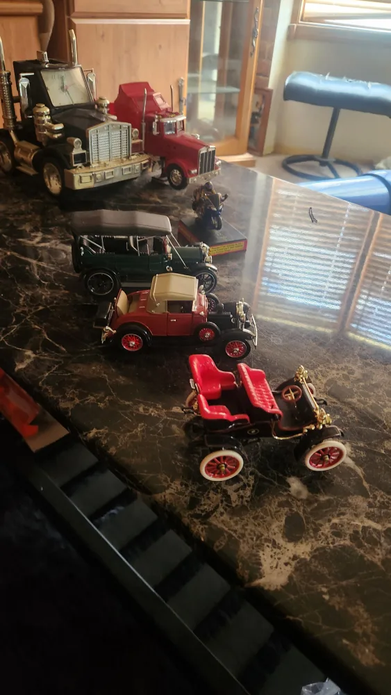 Vintage  Car & Truck Models thumbnail