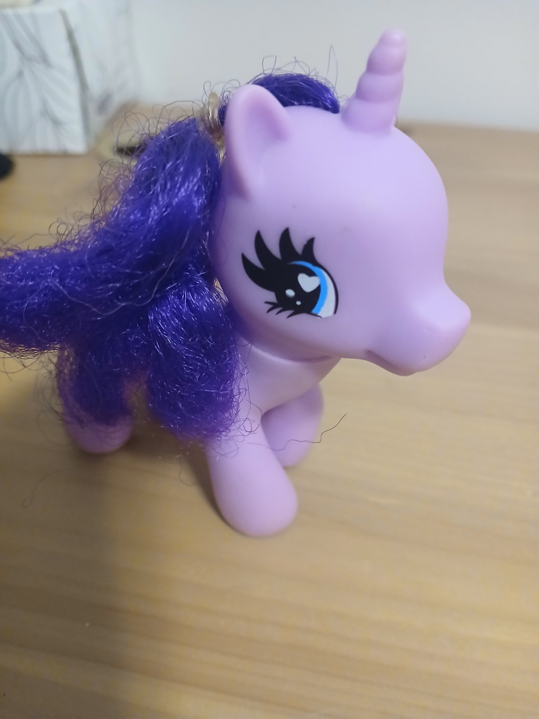 3 Plastic Toy Unicorns #freecycle - photo 4