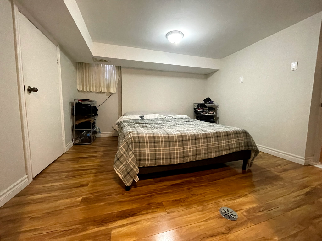 Bed + Mattress (Queen Size) - photo 3