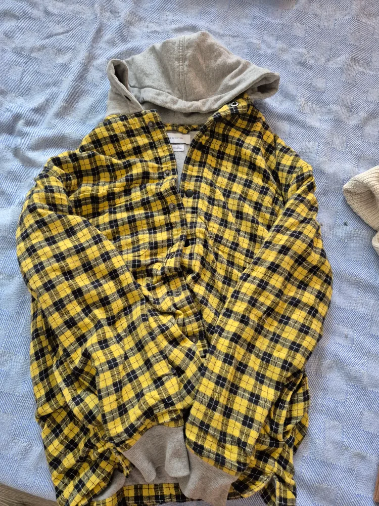 Assorted mens tops image indicator(10)