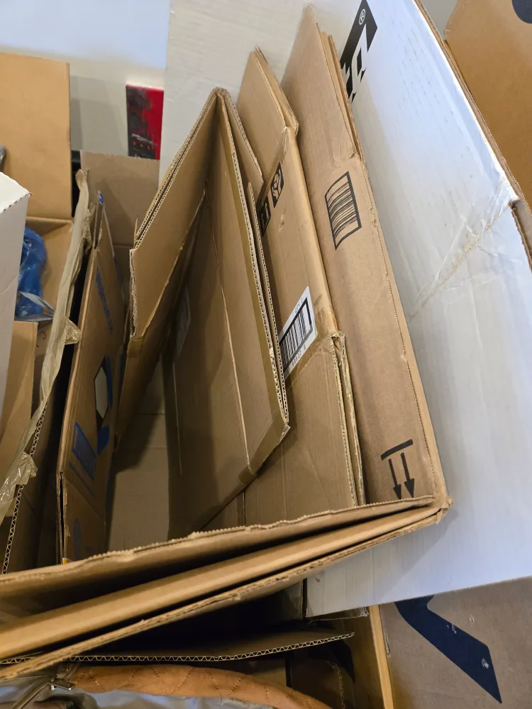 Assorted Cardboard Moving Boxes image indicator(2)