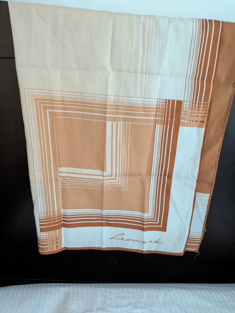 Leonardi Scarf - Brown & White image indicator(2)