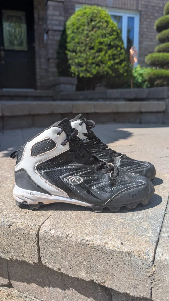 Rawlings Renegade Baseball Cleats - Youth US Size 5 thumbnail