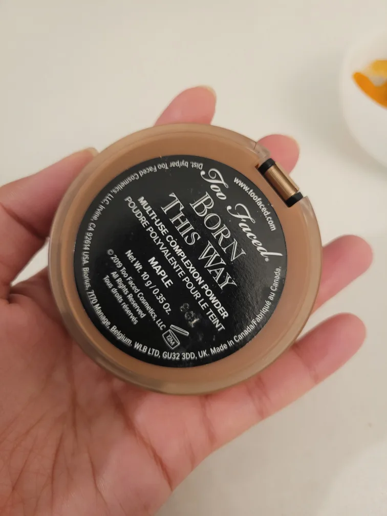 Too Faced Born This Way Multi-Use Complexion Powder image indicator(2)