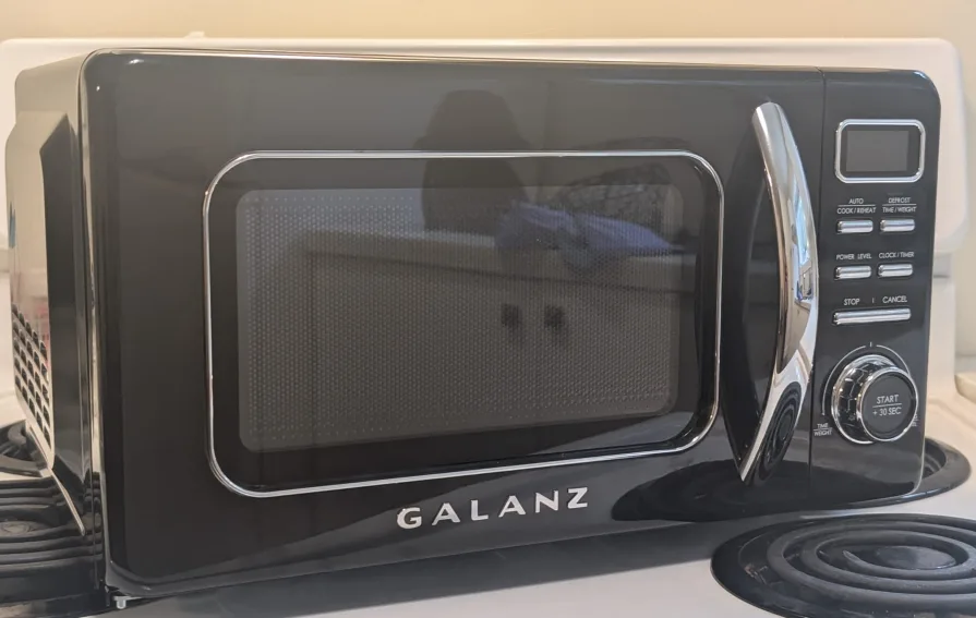 Galanz Retro Microwave Oven thumbnail