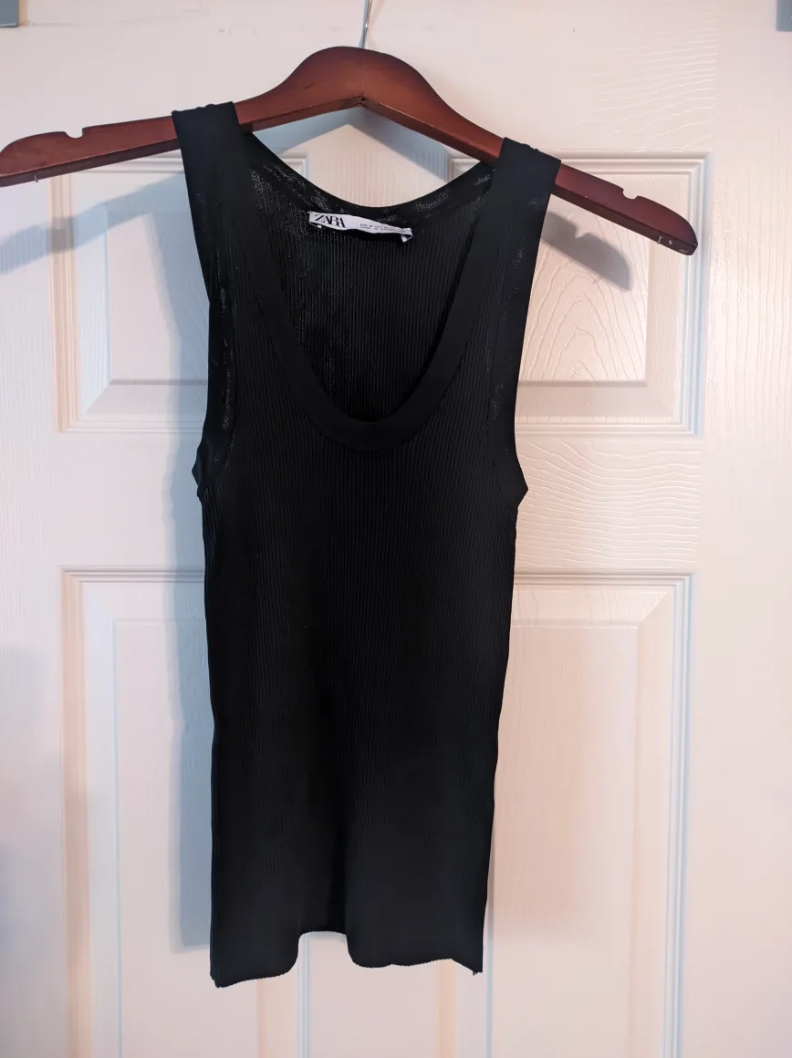 FREE! Bundle of four fashionable tops for any occasion image indicator(2)