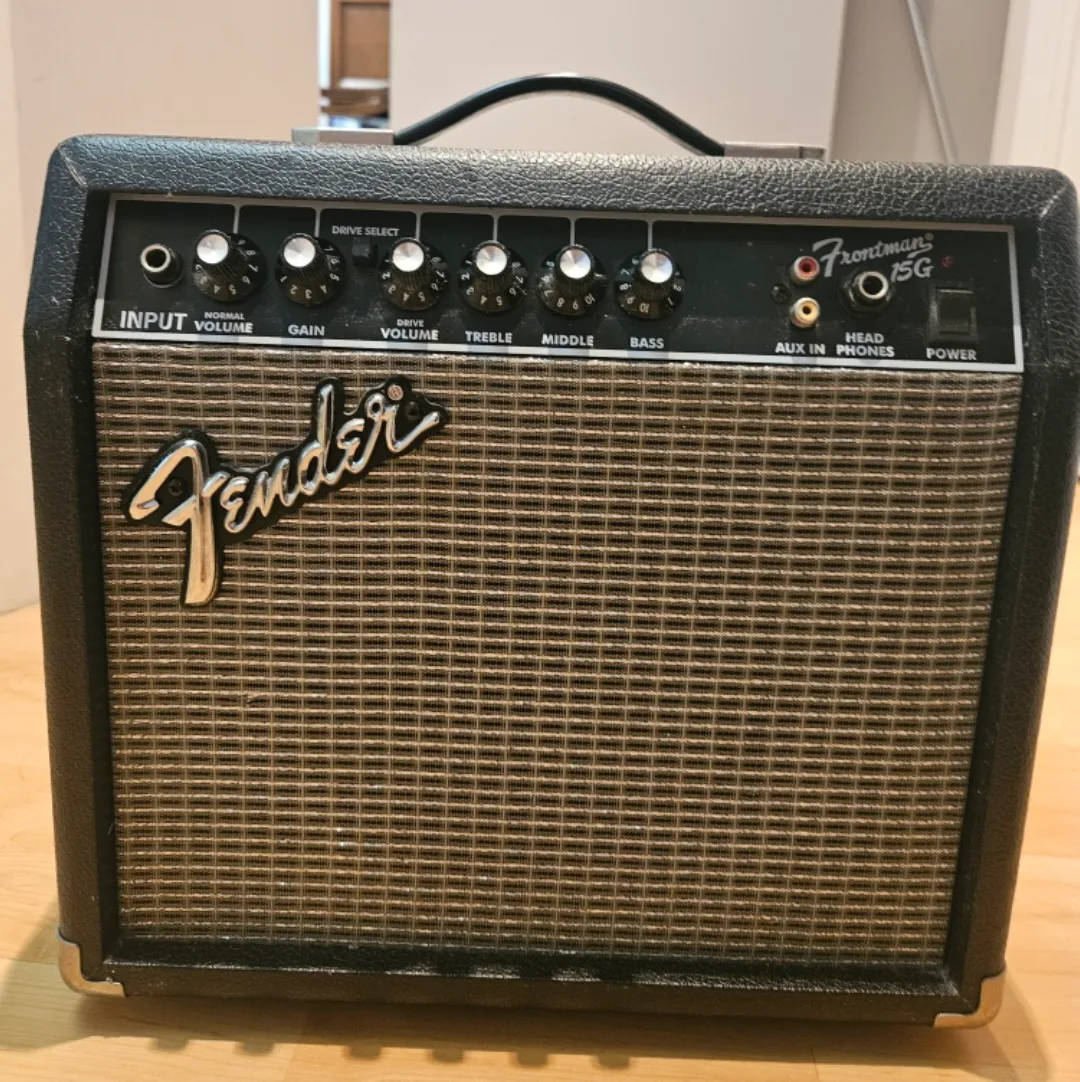 Yamaha Pacifica Electric Guitar with 15G Amp and Hard Case image indicator(4)