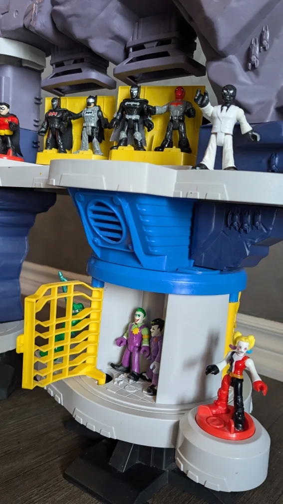 Imaginext BATCAVE + BATWING + BATSUB & More – Price Negotiable! image indicator(8)