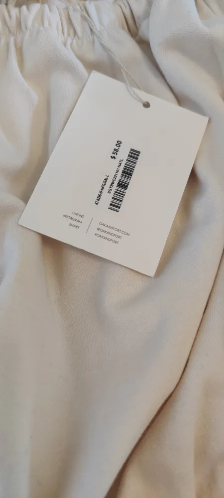 Oak Refined Off-the-Shoulder Cropped Top image indicator(2)