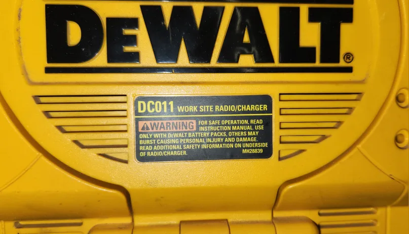 DEWALT DC011 Work Site Radio/Charger image indicator(4)