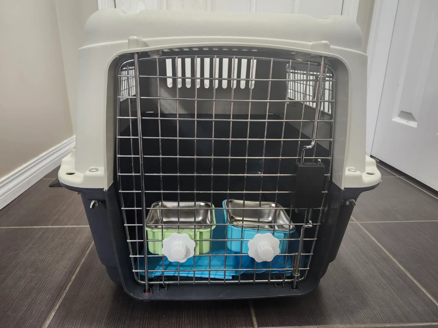 Pet Carrier/Travel Crate - Medium thumbnail