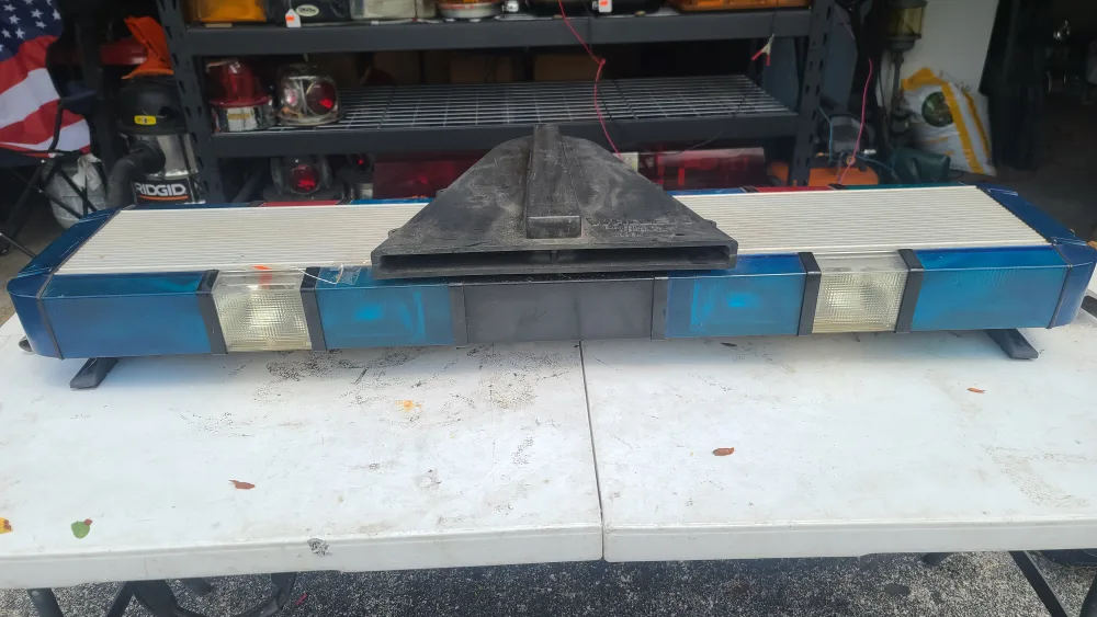 WHELEN CPD LIGHT BAR image indicator(8)