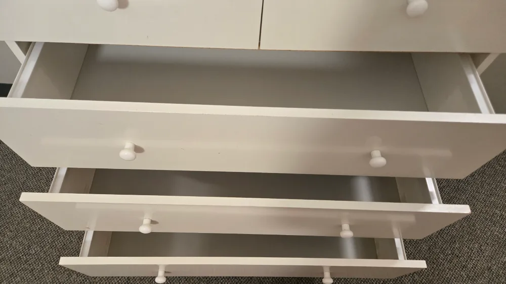 White 8-Drawer Dresser image indicator(4)