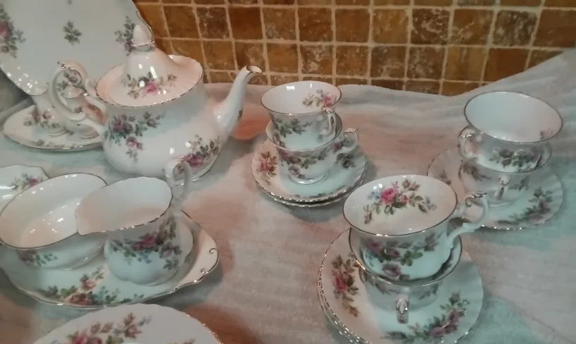 Royal Albert "Moss Rose China full set 6 Plus Tea Set image indicator(8)