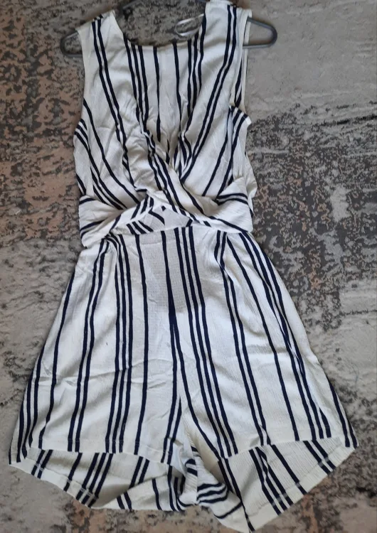 Striped Sleeveless Romper image indicator(4)