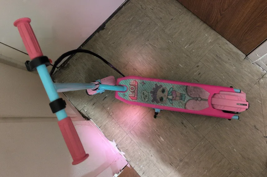 LOL Surprise! Electric Scooter - Pink & Blue image indicator(3)