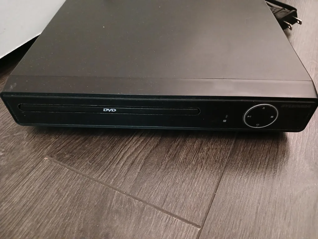 Sylvania DVD Player with Remote thumbnail