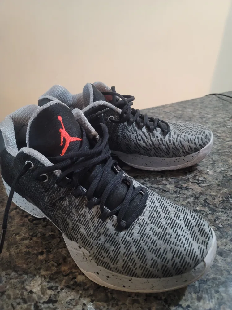 Jordan 29 Low "Infrared" Bball Shoes. Size 11 image indicator(3)