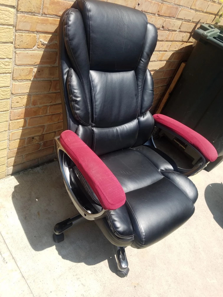 Executive Style Black Office Chair with Red Armrests - photo 4