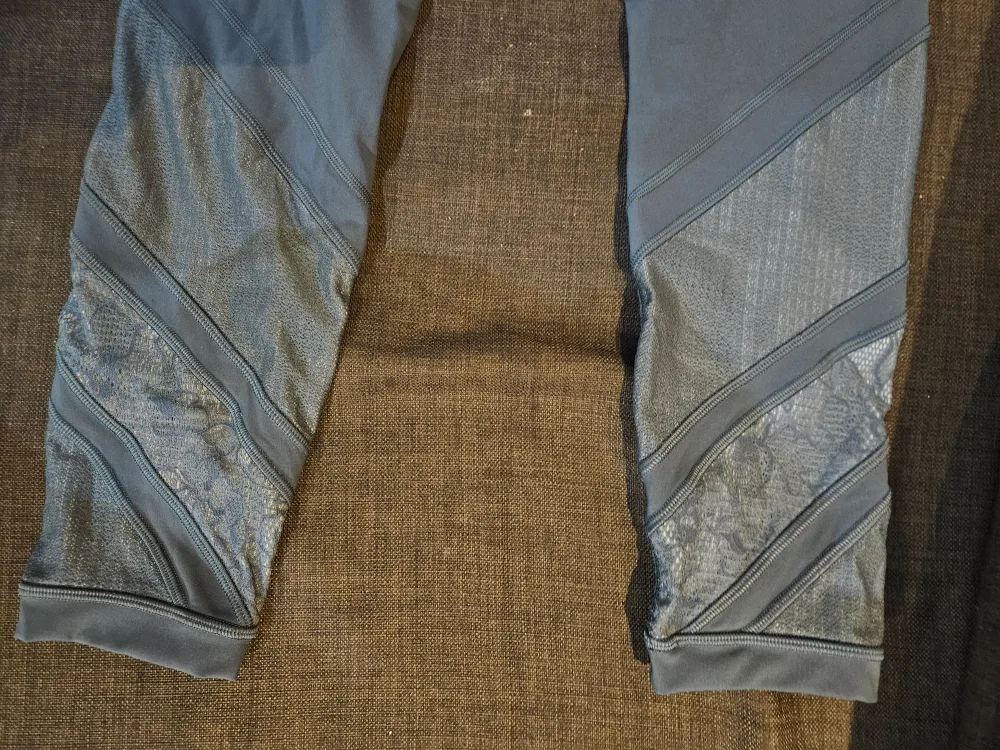 Grey Lululemon leggings, size 10 image indicator(6)