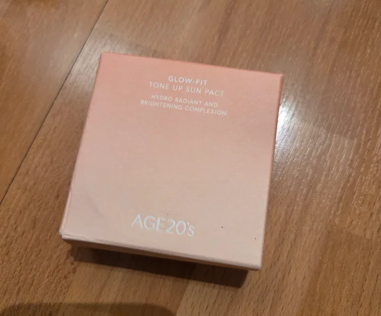 K-Beauty // AGE20'S Glow-Fit Tone Up Sun Pact + refill thumbnail