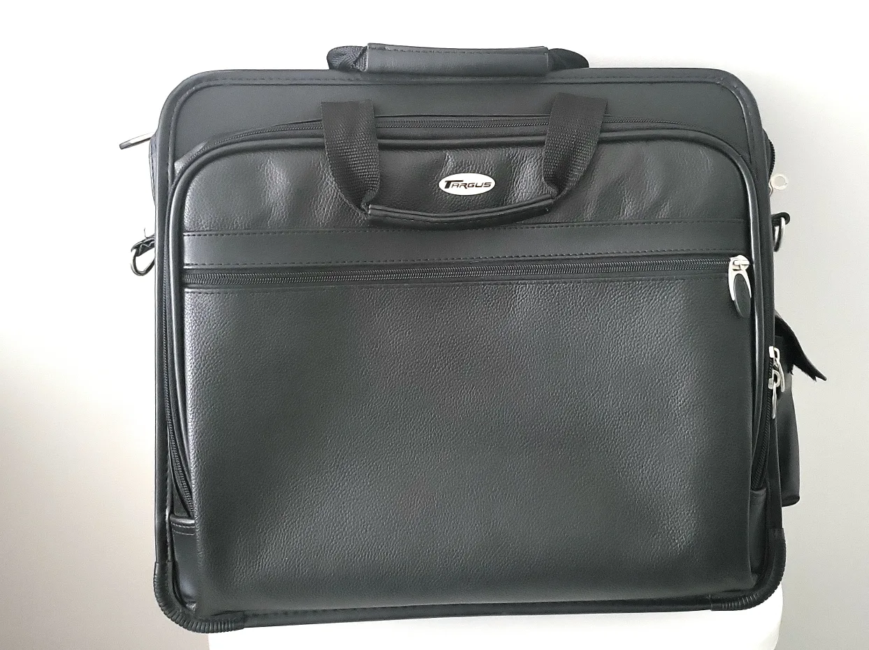 Targus Black Leather laptop Bag image indicator(4)
