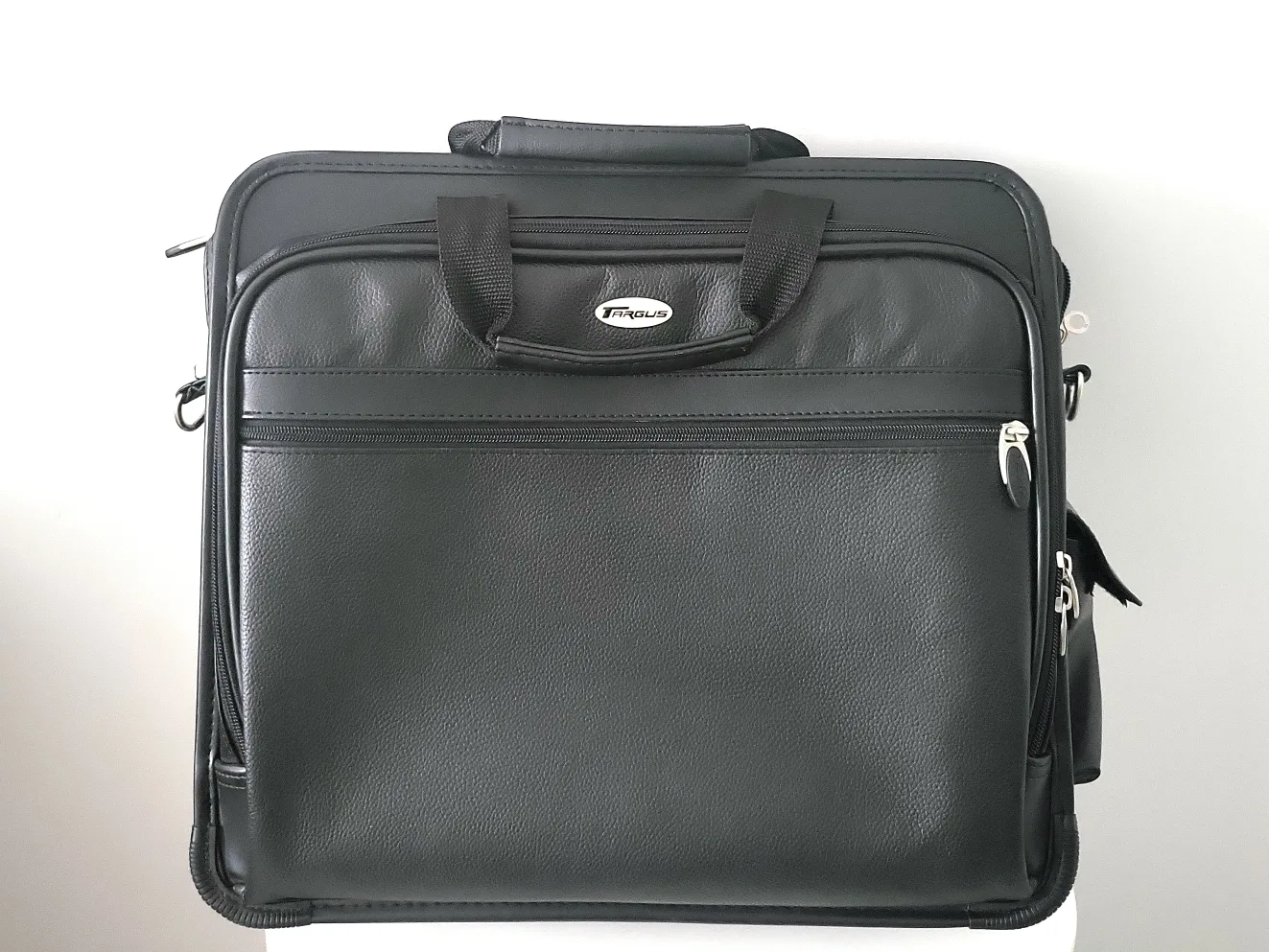 Targus Black Leather laptop Bag image indicator(5)