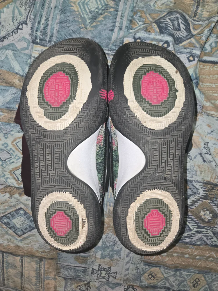 Nike Kyrie Irving 2 Floral Shoes image indicator(5)