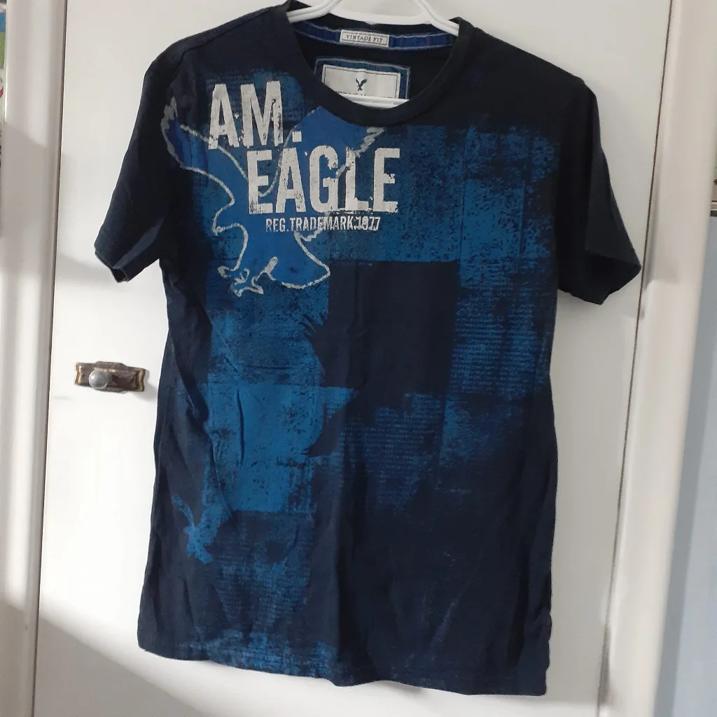 American Eagle Outfitters T-Shirt - Size S thumbnail