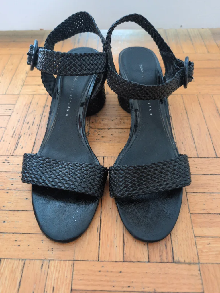 Zara Basic Black Woven Strap Sandals 💚🥕 thumbnail